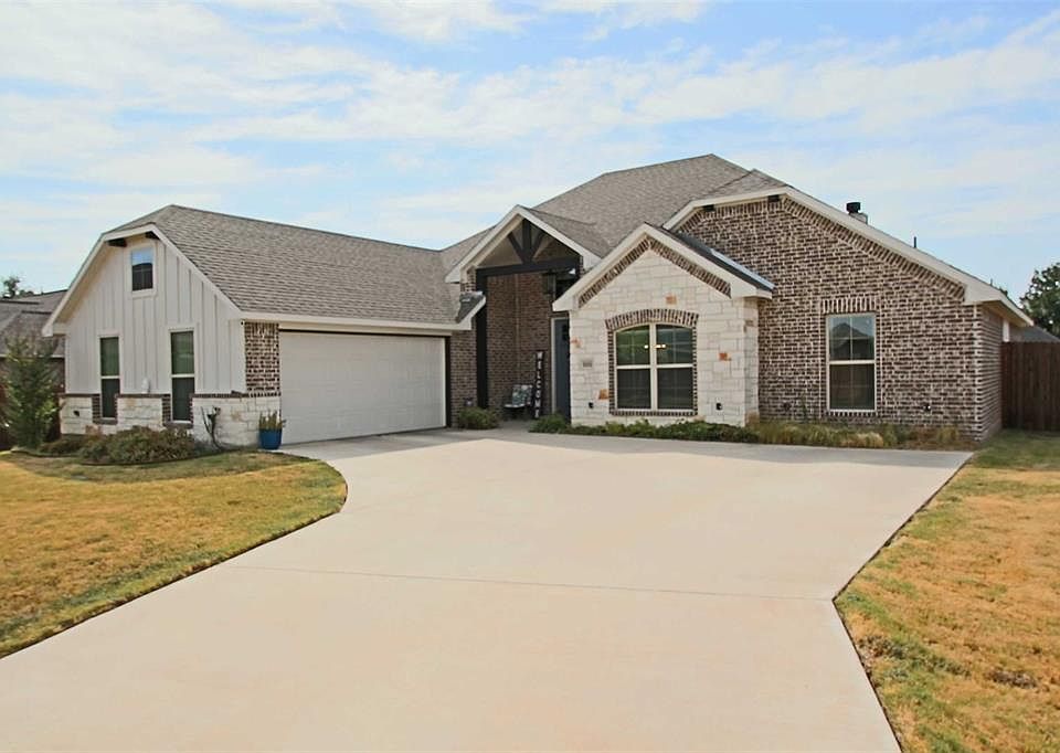 1st image of 105 Bent Creek Ct