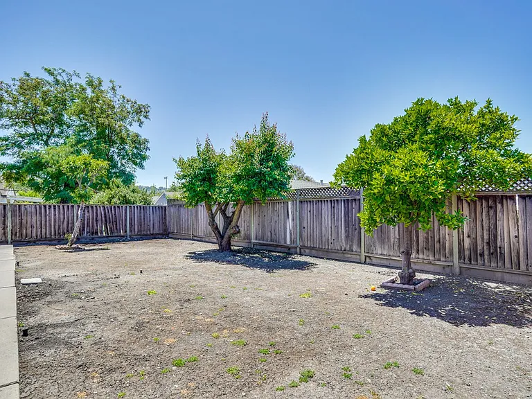 6063 Pineland Ave — Photo 46