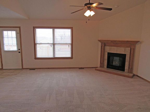 3rd image of 1169 W Lois Ln