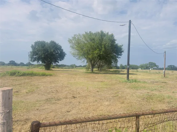 3884 Us Highway 90a E, Hallettsville, TX 77964