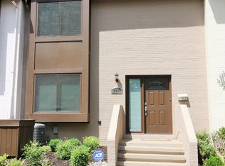 2012 Golf Course Dr, Reston, VA 20191