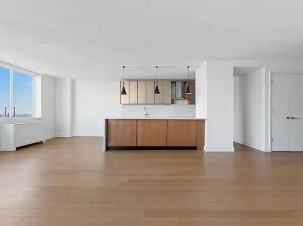 420 East 54th Street image 4 of 25