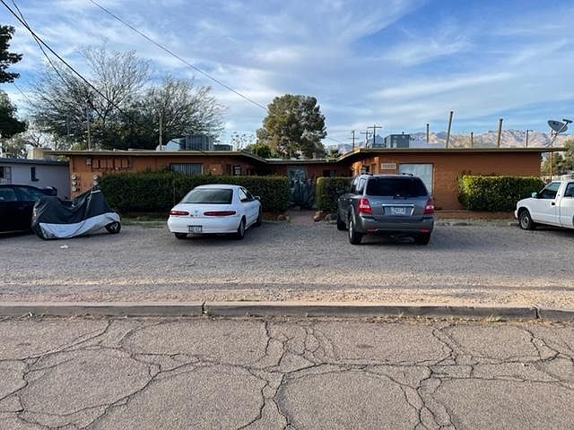3319 E Willard Street