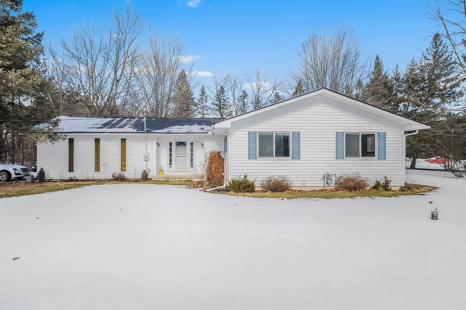 20700 Waterloo Rd photo 1