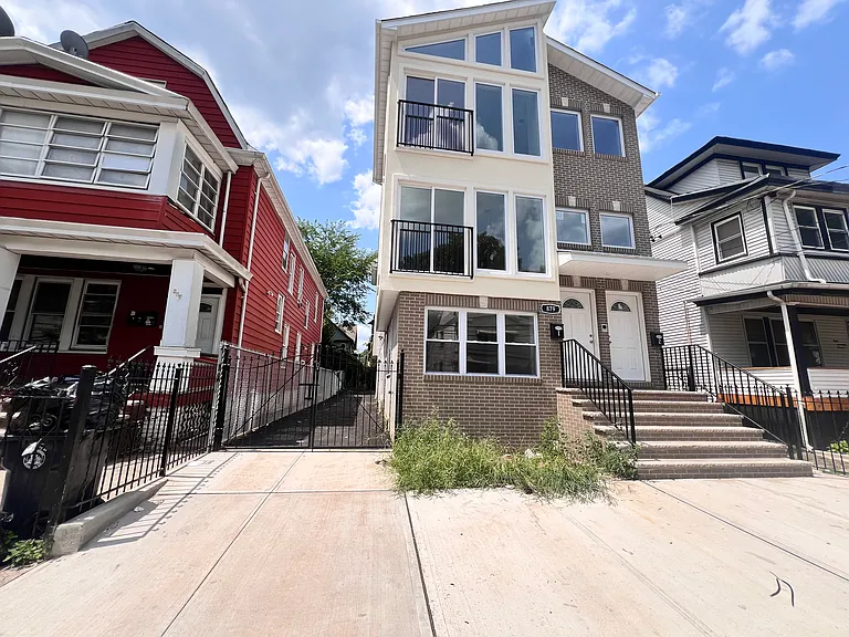 879 S 18th St #1 — Photo 1