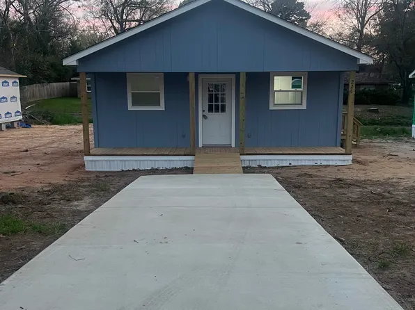 219 Hull Ave, Gladewater, TX 75647