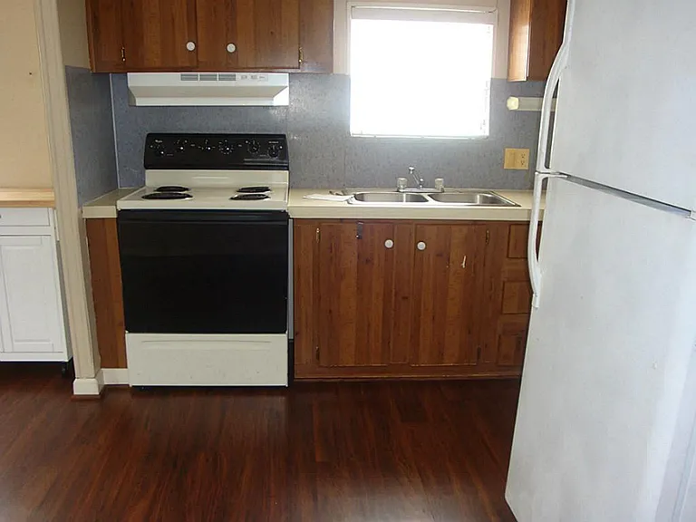 2445 Precinct Line Rd — Photo 4