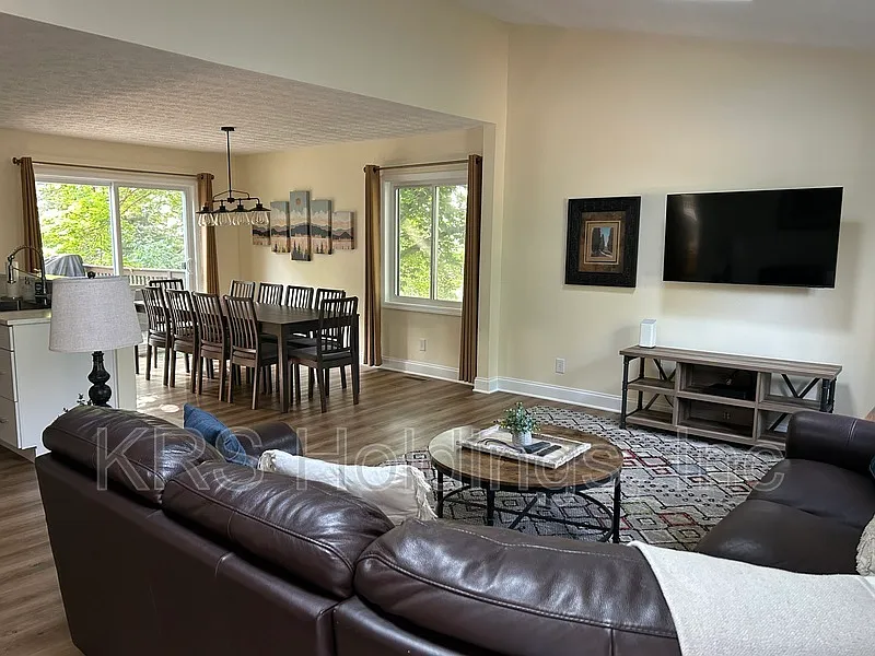 3 bed, 3.0 bath, 1781 sqft, $2,000 — Photo 3