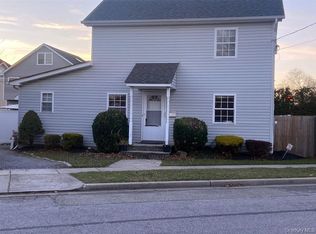 16 Nelson Ave, Hicksville, NY 11801