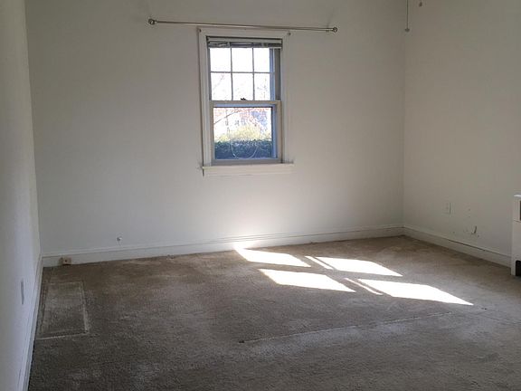 4th image of 210 Frost Ln APT 2