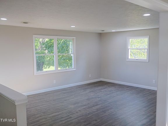 2nd image of 527 Spruce St