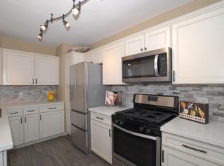4061 N 99th St, Wauwatosa, WI 53222
