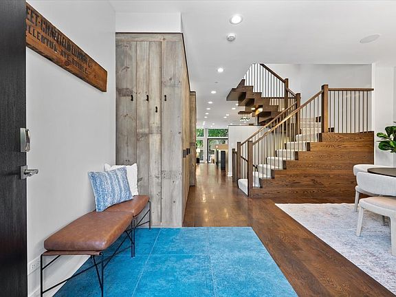 5th image of 2901 N Burling St
