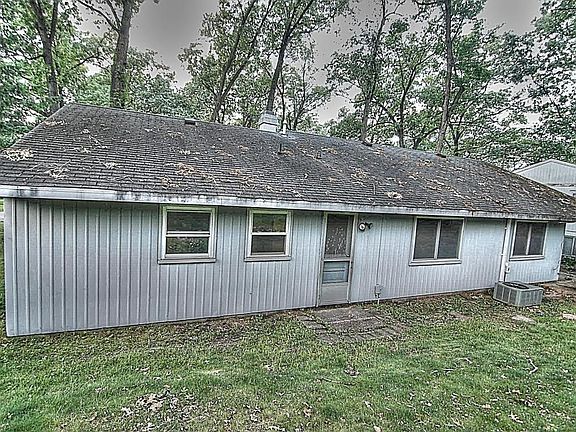 2nd image of 2265 Fair Oaks St E