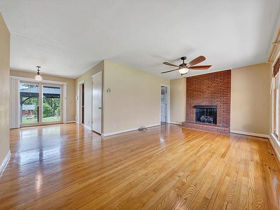 3rd image of 214 Preston Ave NE