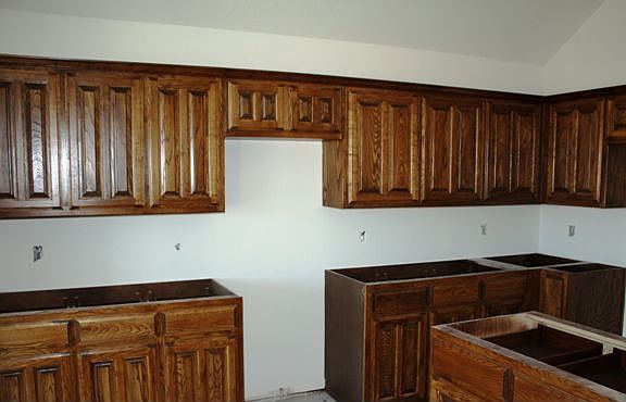 plenty of cabinets and work space