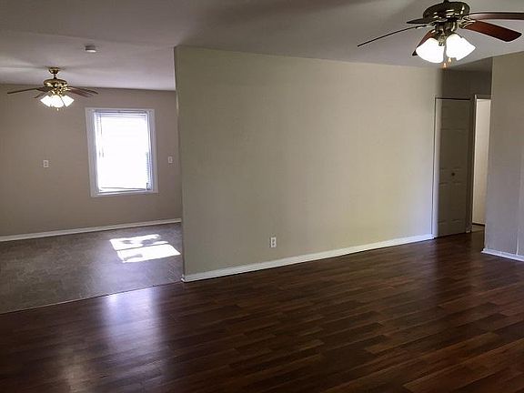 3rd image of 3709 N Chateau Ln