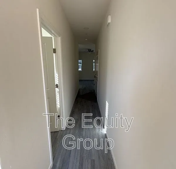 723 S Pinkham #101 — Photo 4