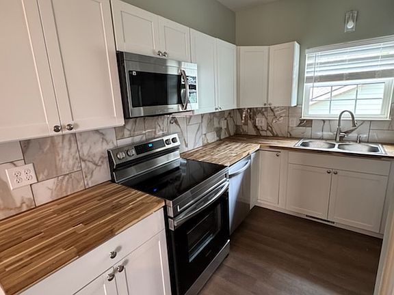 3rd image of 128 W King St Unit B