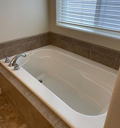 2nd image of 5413 NE 54th St