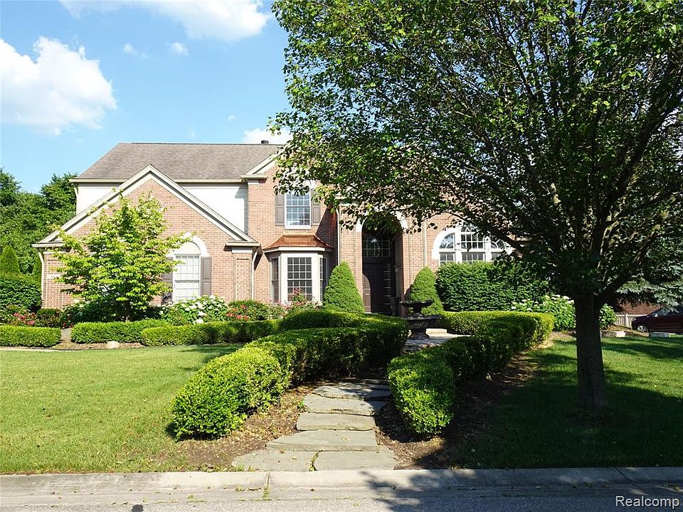 1st image of 17336 Oak Hill Dr
