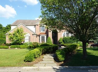 17336 Oak Hill Dr, Northville, MI 48168