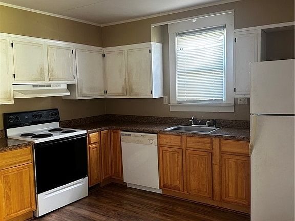 3rd image of 2109 Woodbine Dr