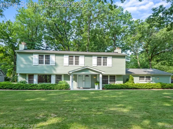 2593 S Christian Hills Dr, Rochester Hills, MI 48309