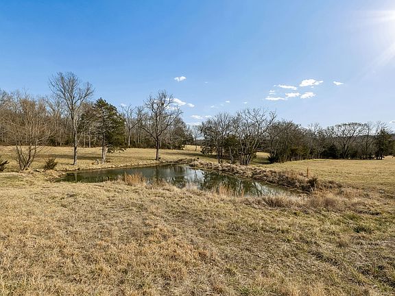 2nd image of 935 Comer Rd