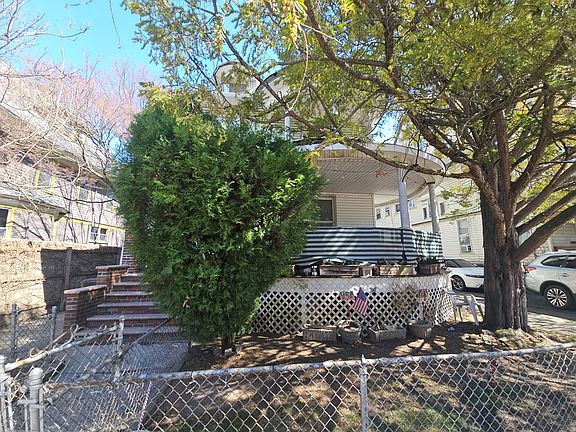 4th image of 285 E 16th St