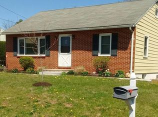 1129 Broad St, Gilbertsville, PA 19525