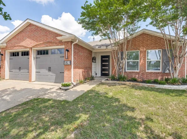 1813 Crested Butte Dr, Fort Worth, TX 76131