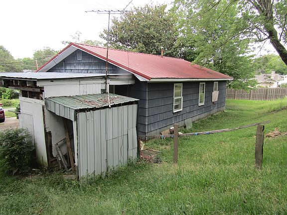 5th image of 824 Scott Ave