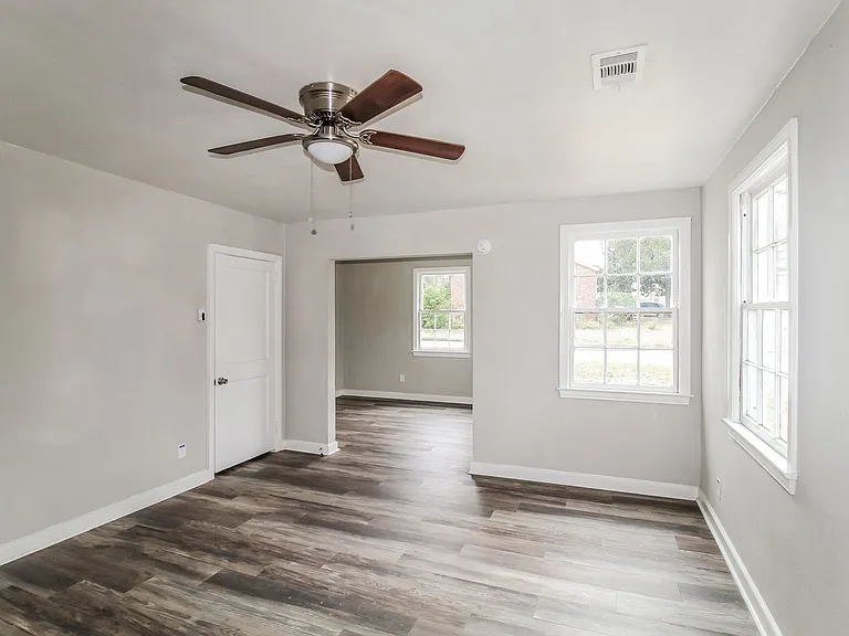 1434062_017_living_room_13601278.jpg
