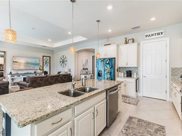 3239 Baravaldo Cir, Cape Coral, FL 33909