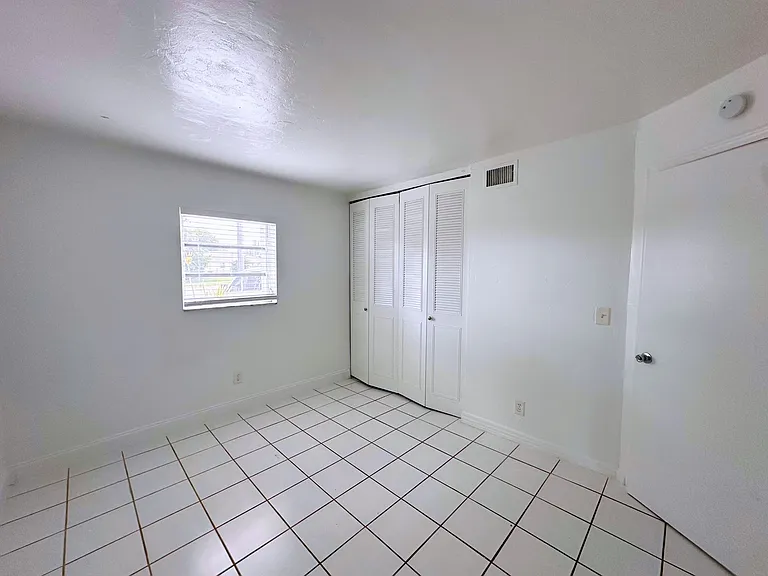 519 W Kalmia Dr — Photo 6