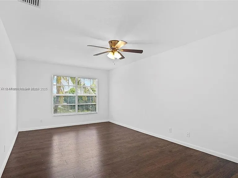 23170 Floralwood Ln #HOUSE — Photo 4