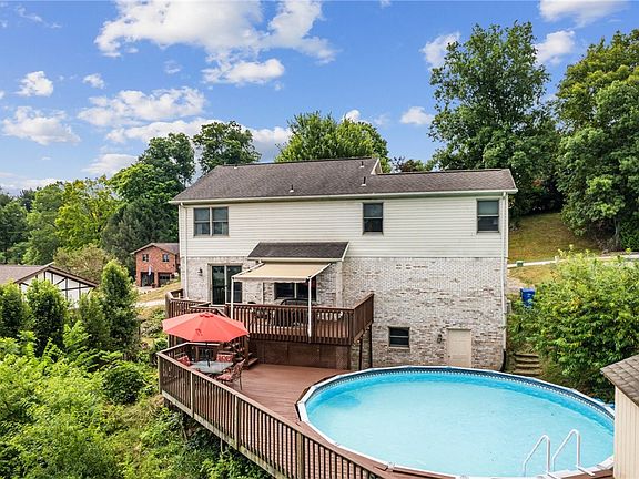 4th image of 560 Adele Dr