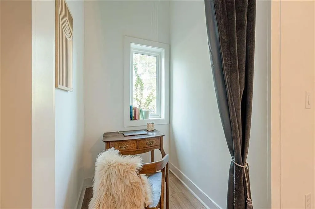 3 bed, 3.5 bath, 1700 sqft, $4,650 — Photo 2
