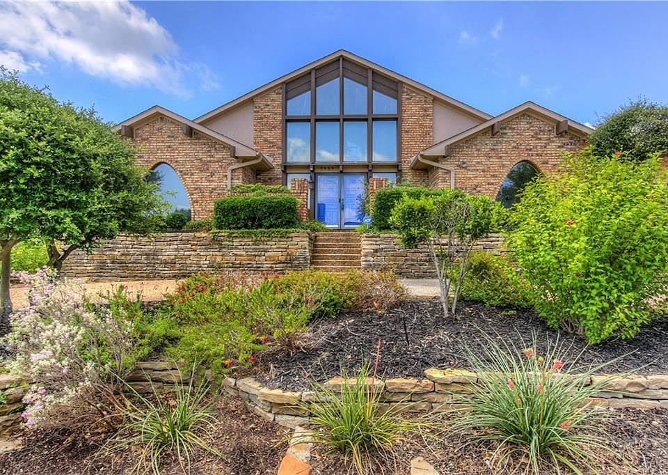 1st image of 2833 Colleen Dr