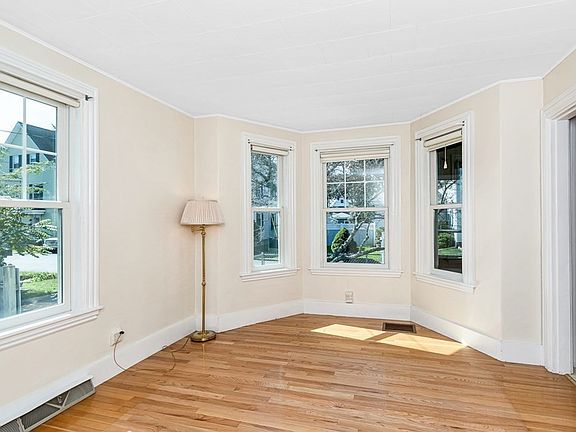 3rd image of 13 Tuckers Ct