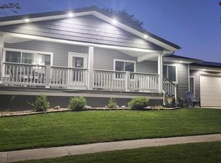 814 Heartland Hills Dr, Waterloo, IA 50701