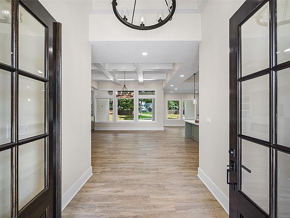 4th image of 3685 Pin Oak Dr