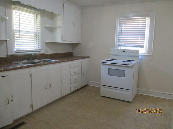 4th image of 2813 S Ridge Ave #A