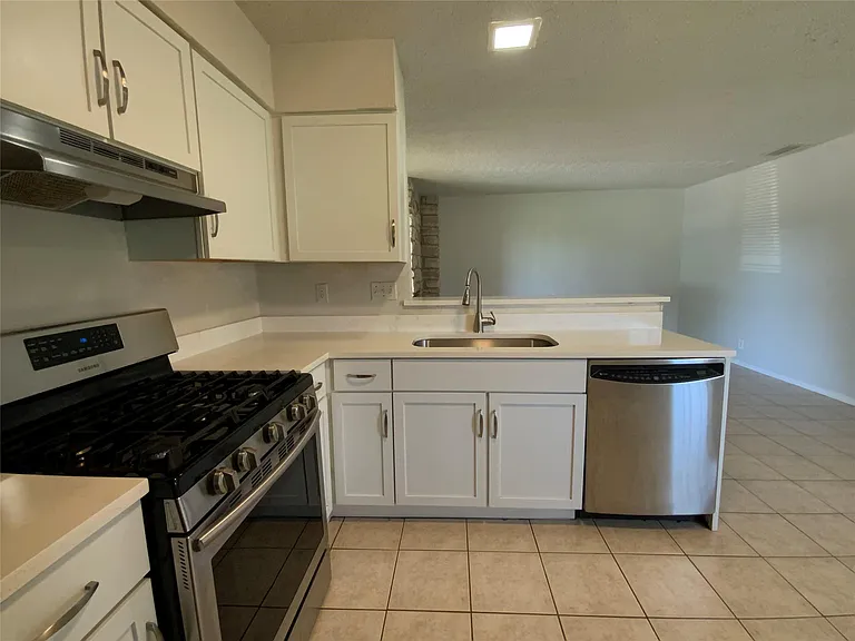 2300 Cedrick Cv #B — Photo 17
