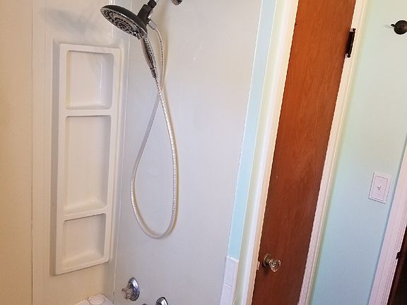 5th image of 7 Linn Dr