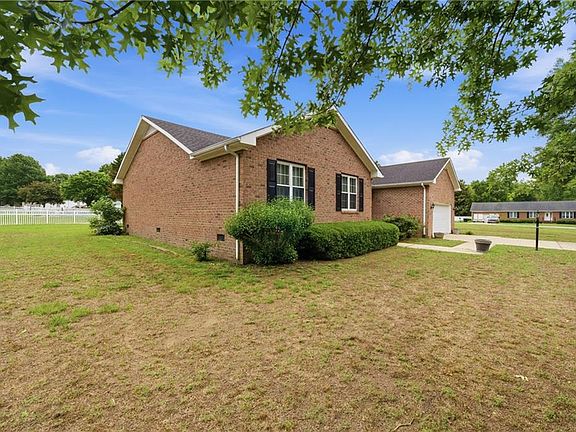 2nd image of 308 Meadow Cir