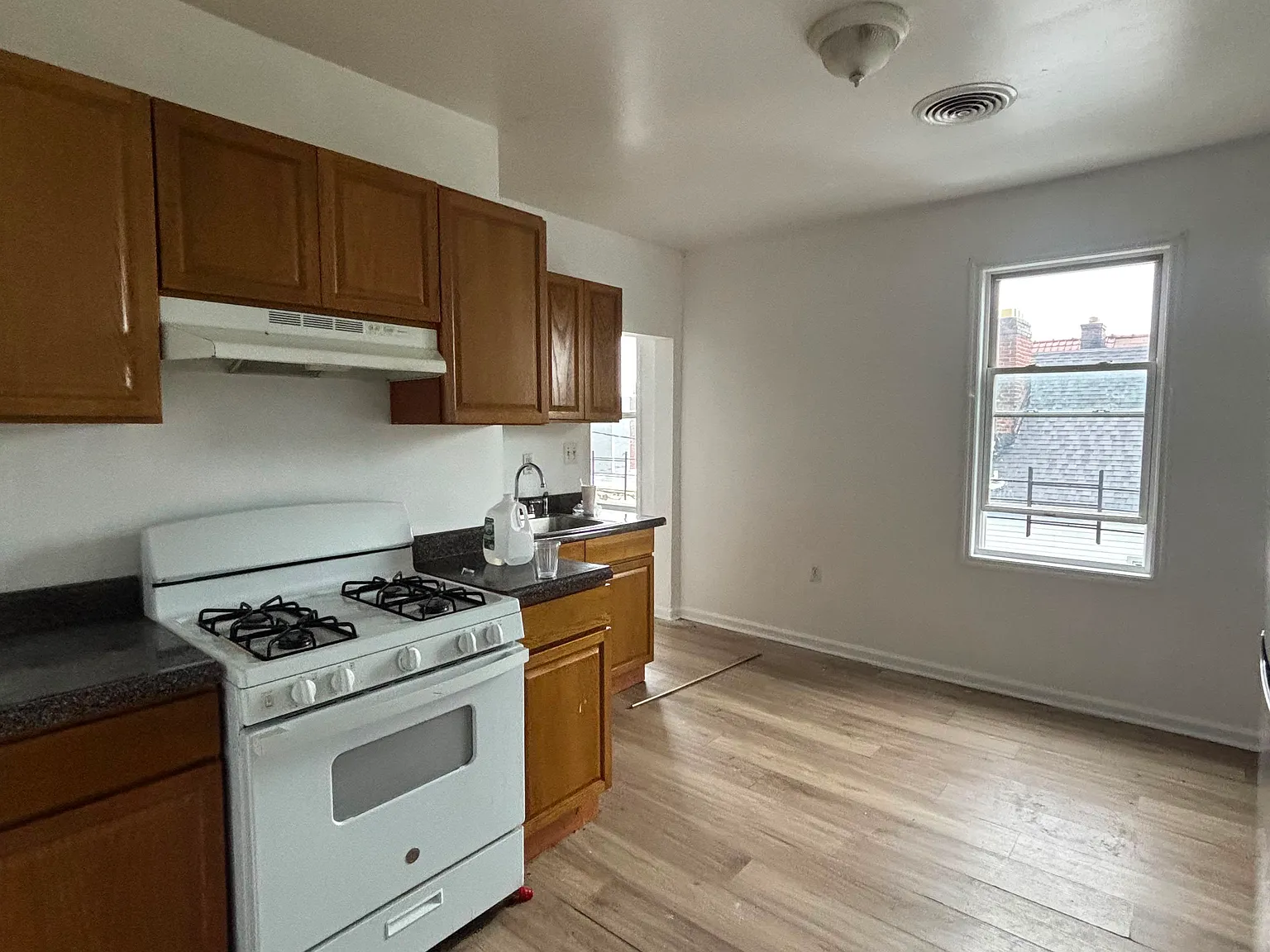 3 bed, $2,100 — Photo 3