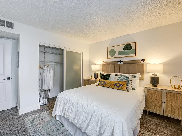 Fusion Warner Center - Bedroom