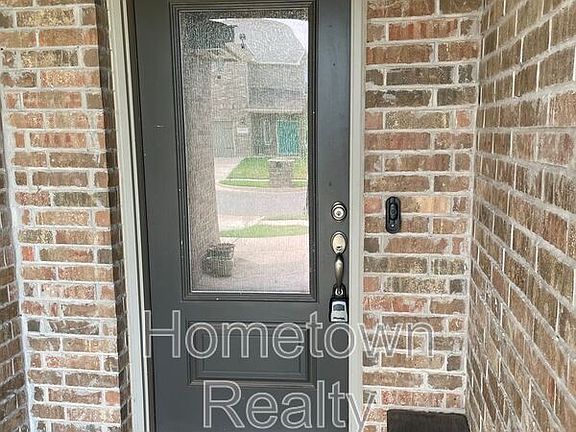 5th image of 1712 Vermilion Ln